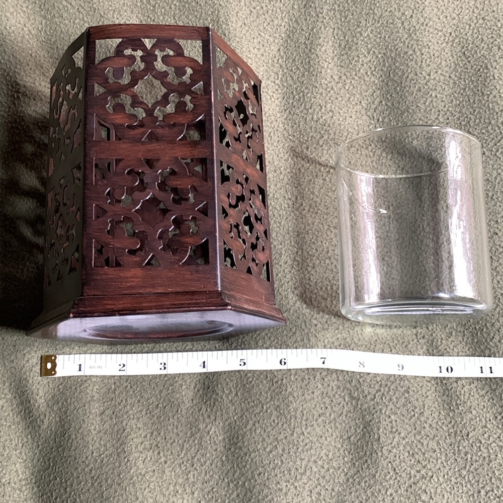 Beautiful decorative candle holder with glass insert. Approx 6 1/4” x 5 1/4” - Picture 3 of 5